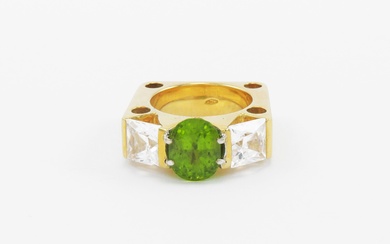 Yellow gold ring with peridot and cubic zirconias