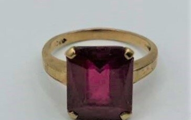 10 K Yellow Gold Ring with Garnet Stone , Size 6.75