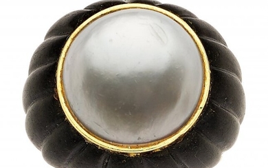 10031: Mabe Pearl, Black Onyx, Gold Ring Stones: Carve