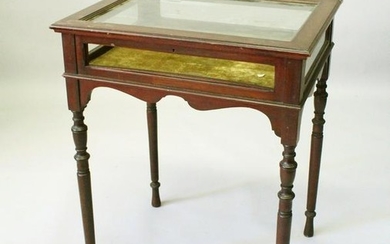 AN EDWARDIAN MAHOGANY BIJOUTERIE TABLE, with glazed
