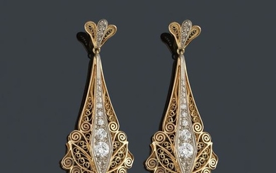 Long earrings in filigree design and spiral motifs with