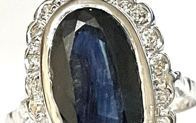14 kt. Gold - Ring - 8.20 ct Sapphire - Diamonds