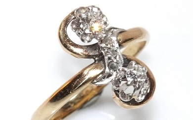 14 kt. Yellow gold - Ring 2 antique brilliant cut diamonds 0.22 ct. - 3 diamond roses 0.03 ct.