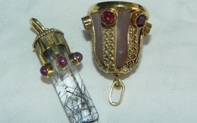 15 kt. Gold - Amulet Two interesting pendants gold / rubies / quartz / rock crystal / citrine Ruby