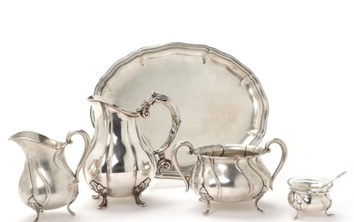 Silver sugar and cream set, tray, milk pitcher and salt cellar. Further a silverplates salt spoon. Weight 1170 g. H. 5–16 cm. (6)