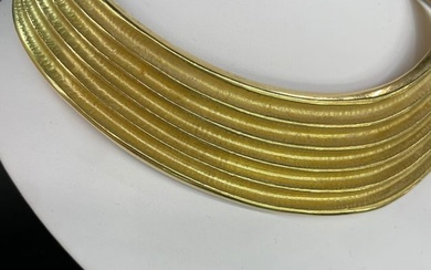18 Karat Yellow Gold Ribbed Collar Necklace 85.6 Grams Made in Italy