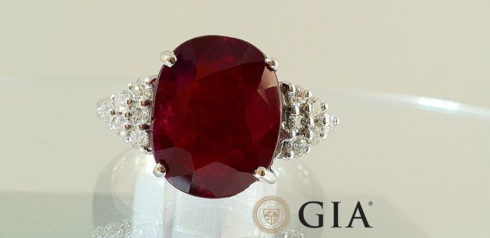 18 kt. White gold - Ring - 6.08 ct GIA certified non-heated ruby - Diamonds - No Reserve
