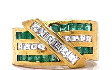 18K Yellow Gold Diamond & Emerald Ring
