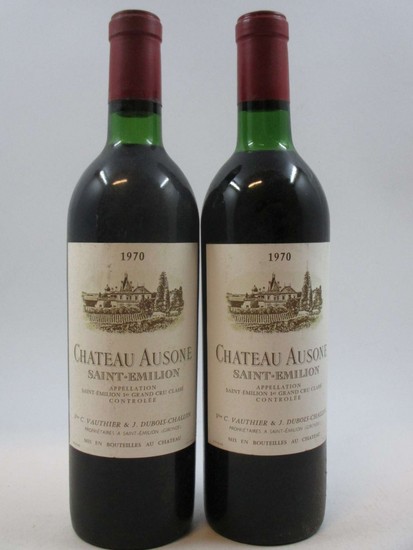 2 bouteilles CHÂTEAU AUSONE 1970 1er GCC (A) Saint Emilion (niveaux légèrement bas