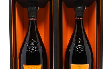 2 bts. Champagne La Grande Dame, Veuve Clicquot Ponsardin 2006 A (hf/in).