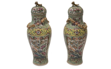 2 vases with lids | 2 Vasen mit Deckel