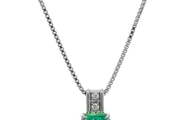 2.31 tcw Emerald Pendant - 18 kt. Platinum, White gold - Necklace Emerald - 0.04 ct Diamonds