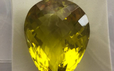 Greenish yellow lemon quartz - 103.43 ct