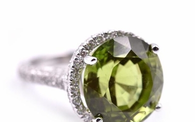 18k White Gold Green Tourmaline and Diamond Ring
