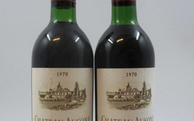 2 bouteilles CHÂTEAU AUSONE 1970 1er GCC (A) Saint Emilion (niveaux légèrement bas