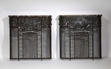 Edgar BRANDT 1880-1960 Paire de cache-radiateurs «Les Marguerites» - Circa 1922