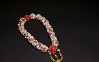A PEARL AND CORAL 18 BEADS BRACELET