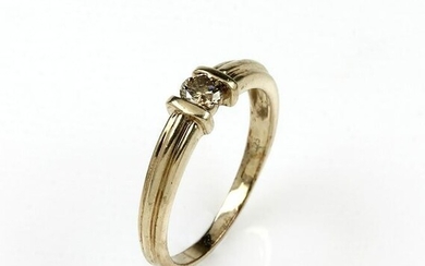 8 kt gold ring with brilliant