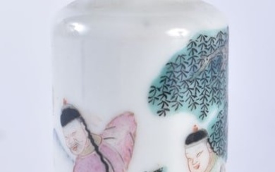 A 19TH CENTURY CHINESE FAMILLE ROSE CYLINDRICAL SNUFF BOTTLE AND STOPPER Qing, painted with hunting