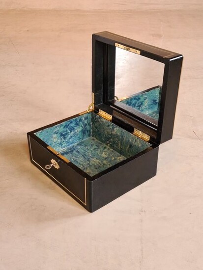 A "Bois Noirci" and brass inlaid jewelery box - Napoleon III - Brass, Bois Noircia - 1850-1870