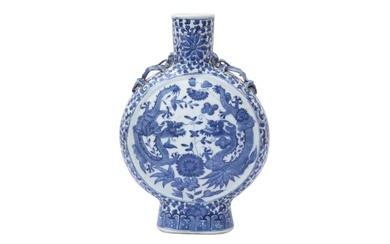 A CHINESE BLUE AND WHITE 'DRAGONS' MOON FLASK 清十九世紀 青花雙龍穿花抱月瓶