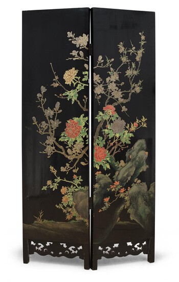 A CHINESE LAQUER WOOD TWO PANEL SCREEN WITH CORAL QUARTZ IVORY AND JADE INLAID. EARLY 20TH CENTURY