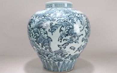 A Chinese Blue and White Dragon-decorating Porcelain Fortune Vase