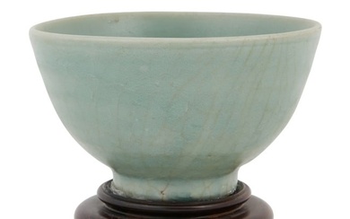 A Chinese longquan celadon bowl