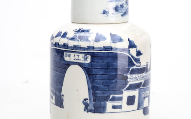 A Chinese porcelain teapot, Kang Xi, 19th century.