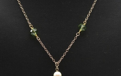 A FACETED CITRINE AND CULTURED PEARL PENDANT TO A 9CT GOLD CHAIN WITH GREEN CRYSTALS, TOTAL LENGTH 440MM
