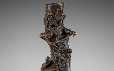 A FINE BRONZE ‘PRUNUS’ VASE, LATE MING TO EARLY QING DYNASTY