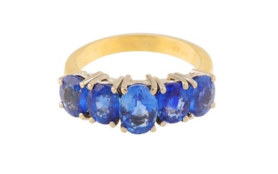 A FIVE-STONE SAPPHIRE RING