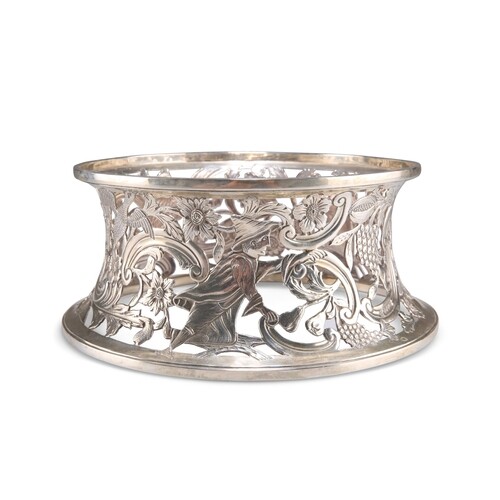A GEORGE III STYLE SILVER DISH RING, by George Nathan & Ridl...