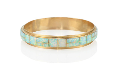 A GOLD AND SYNTHETIC OPAL INLAY BANGLE