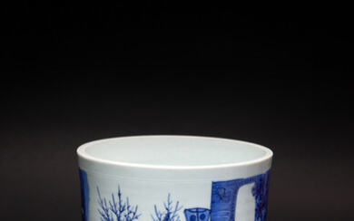A GOOD AND LARGE CHINESE BLUE AND WHITE CYLINDRICAL BRUSH POT