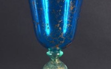 A LARGE VENETIAN GLASS with seaweed gilt splash