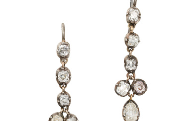 A PAIR OF ANTIQUE DIAMOND DROP EARRINGS in yellow ...