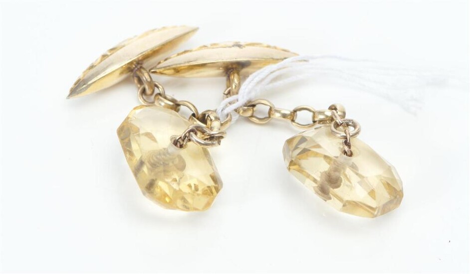 A PAIR OF FACETED CITRINE CUFFLINKS IN 9CT GOLD, 6.7GMS