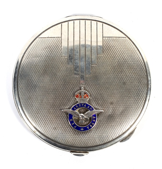 A WWII Art Deco style silver hallmarked compact with RAF badge. Missing internal glass