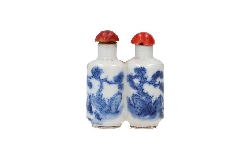 A blue and white porcelain double snuff bottle with red coral stoppers, decorated with fishermen. Unmarked. China, 19th century. H. 6 cm. Provenance: collection of a nobleman, Belgium.