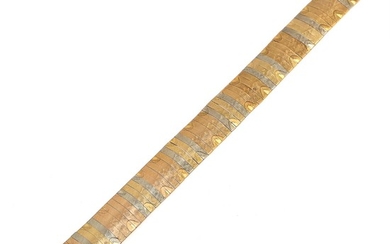 A bracelet of 18k three colored gold. L. 19 cm. Weight app. 39.8 g.