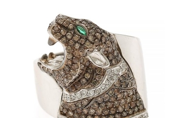 A diamond ring in the shape of a tiger set with numerous brilliant-cut diamonds totalling app. 1.97 ct. and a marquis-cut emerald, mounted in 18k white gold.