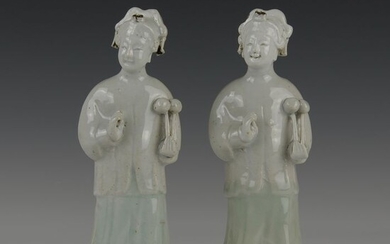 A few figurines (2) - Biscuit porcelain glazed - Porcelain - Standing ladies - China - Qianlong (1736-1795)