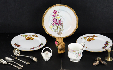 A lot of collectables including Royal Albert, Royal Worcester, Royal...