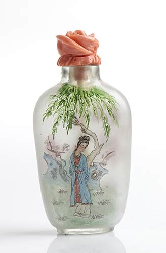 A painted glass snuff bottle with with Momo or Cerasuolo...