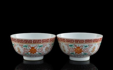A pair of Chinese famille rose bowls, 19th century