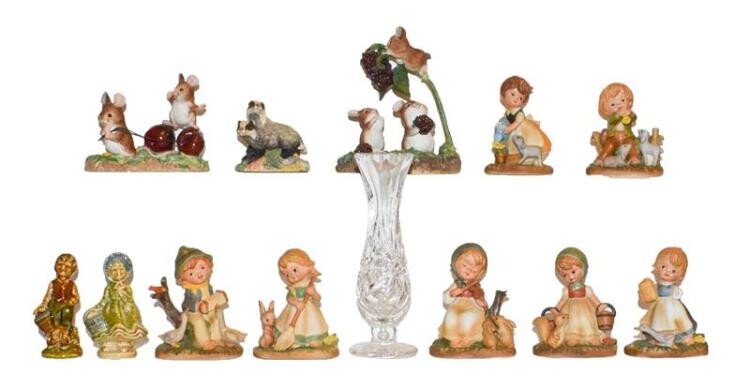 A quantity of mixed collectables including glassware etc, including Wedgwood,...