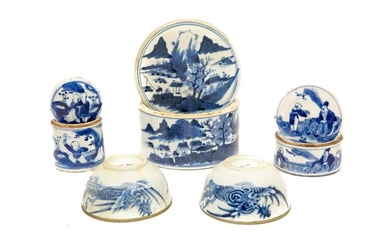 ACCUMULATION OF FIVE (5) BLUE-WHITE PORCELAIN OBJECTS