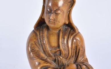 AN 18TH/19TH CENTURY CHINESE CARVED SOAPSTONE FIGURE OF GUANYIN Qing. 15 cm x 7 cm.