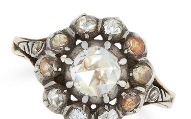 AN ANTIQUE DIAMOND CLUSTER RING set with a central rose